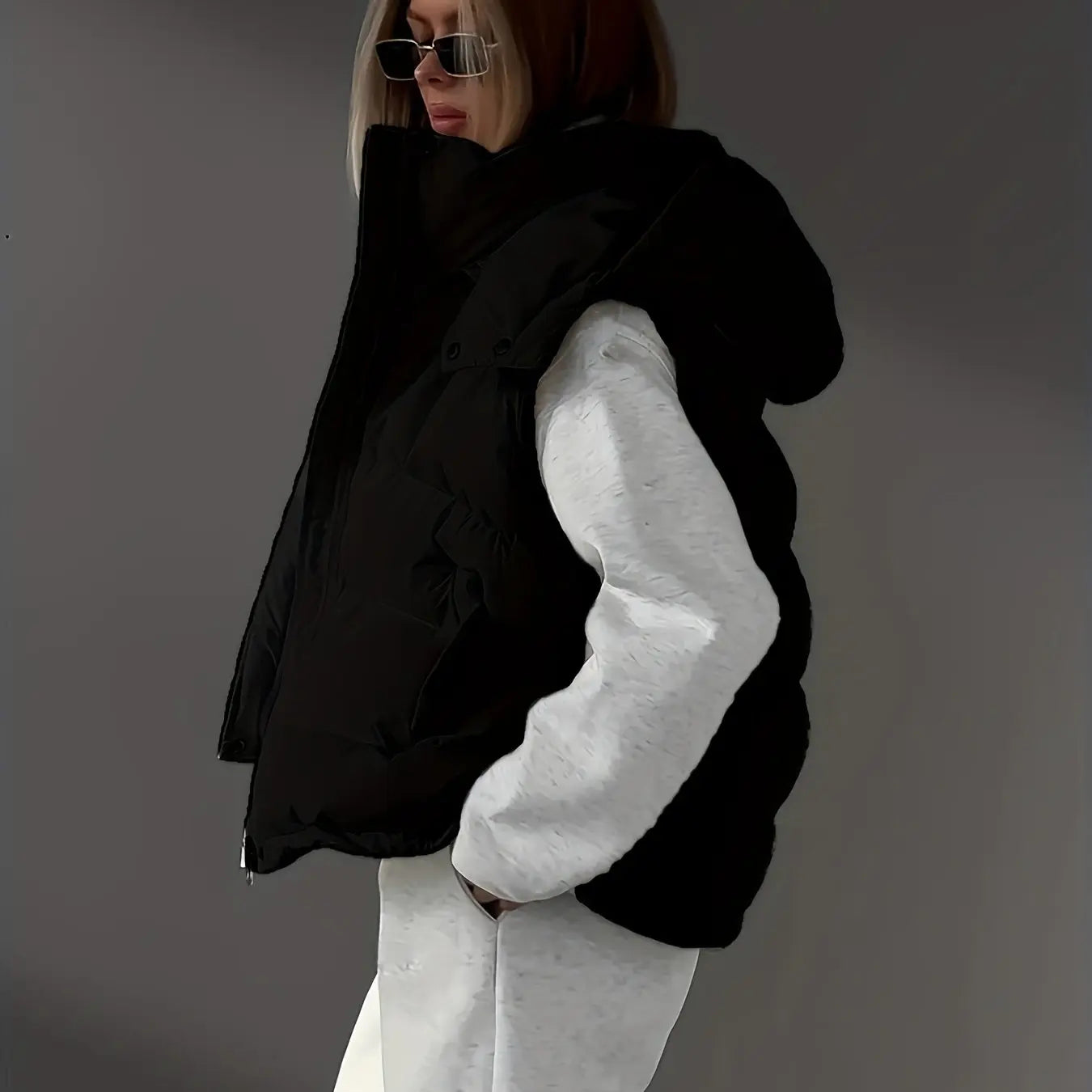 Women’s Sleeveless V-Neck Black Vest – Chic Zipper Front Layer for Any Outfit NNOS