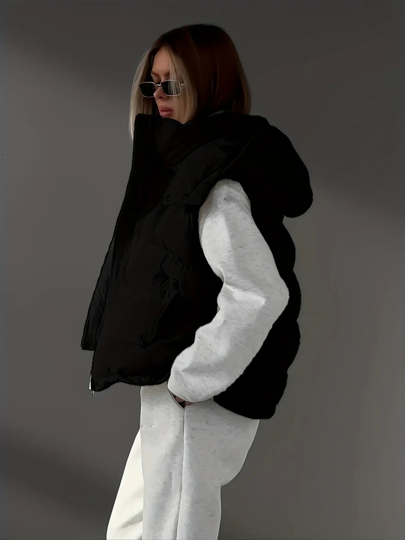 Women’s Sleeveless V-Neck Black Vest – Chic Zipper Front Layer for Any Outfit NNOS