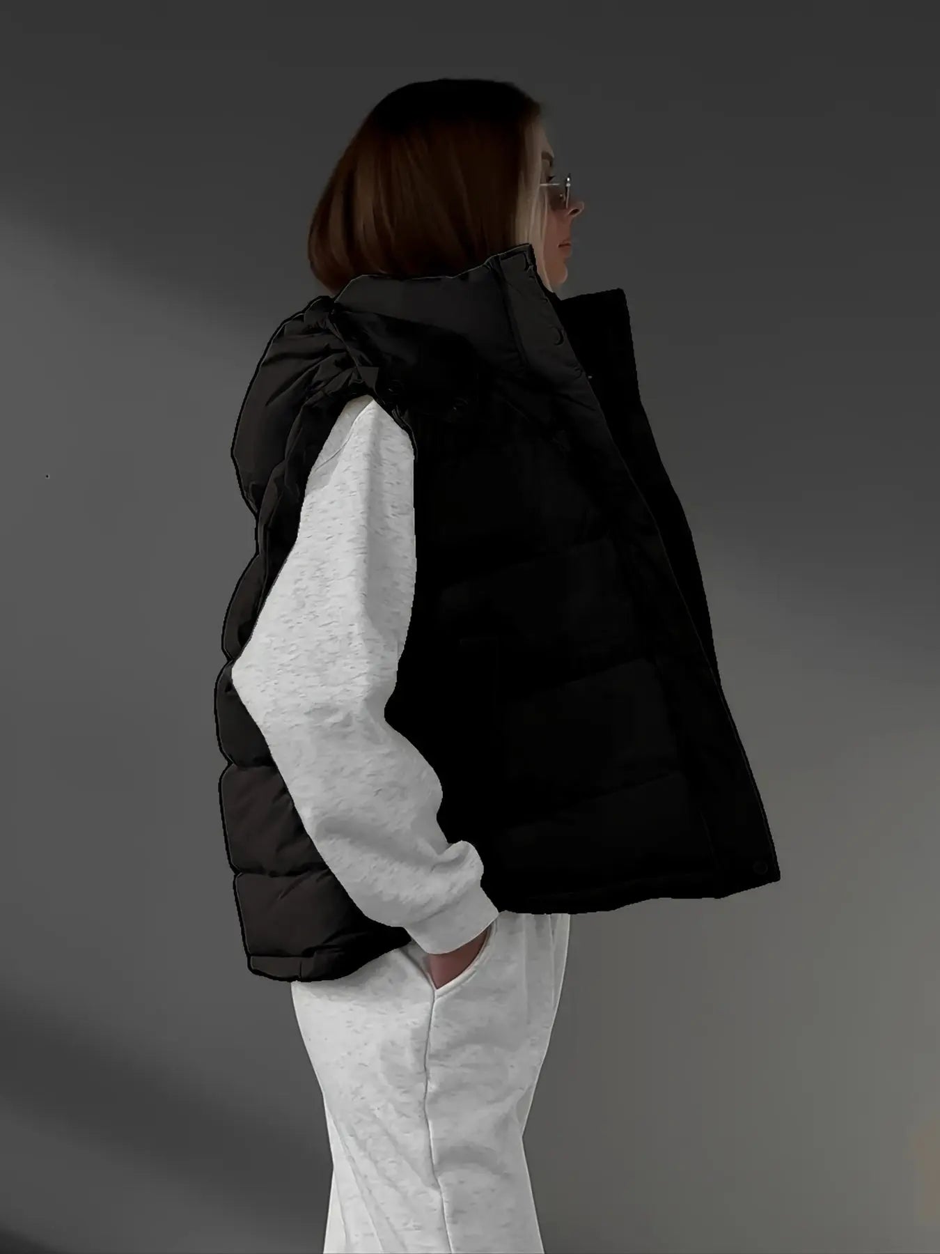 Women’s Sleeveless V-Neck Black Vest – Chic Zipper Front Layer for Any Outfit NNOS